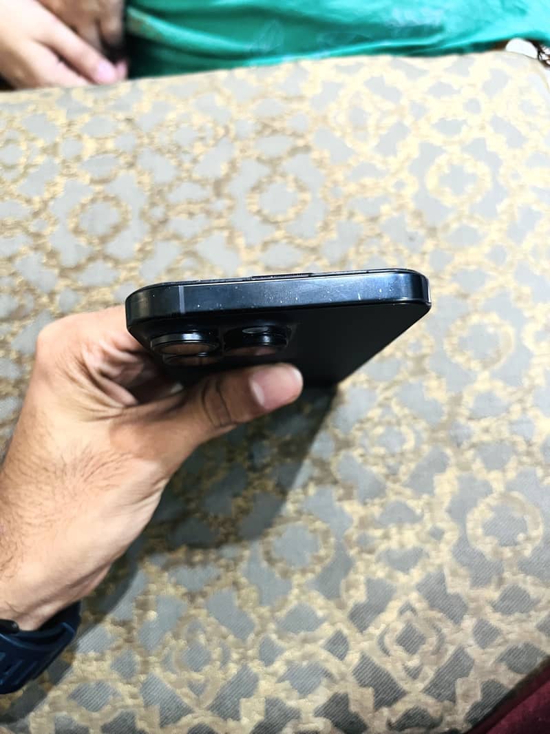 Apple iPhone 16 Pro Max 0