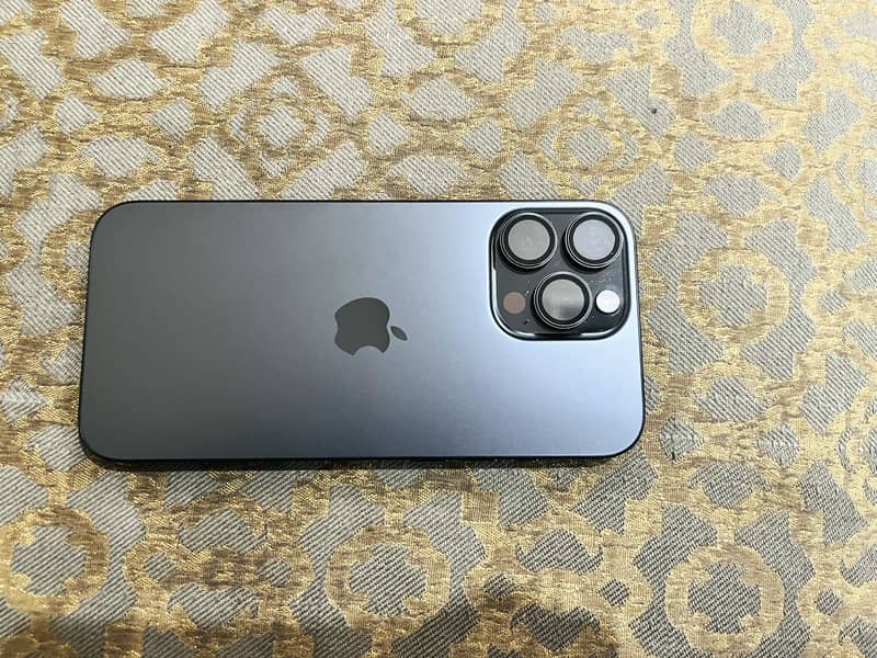 Apple iPhone 16 Pro Max 1