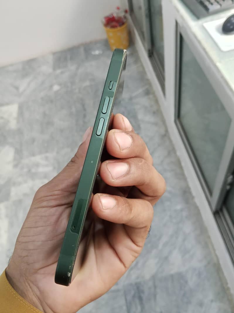 Apple iPhone 13 1