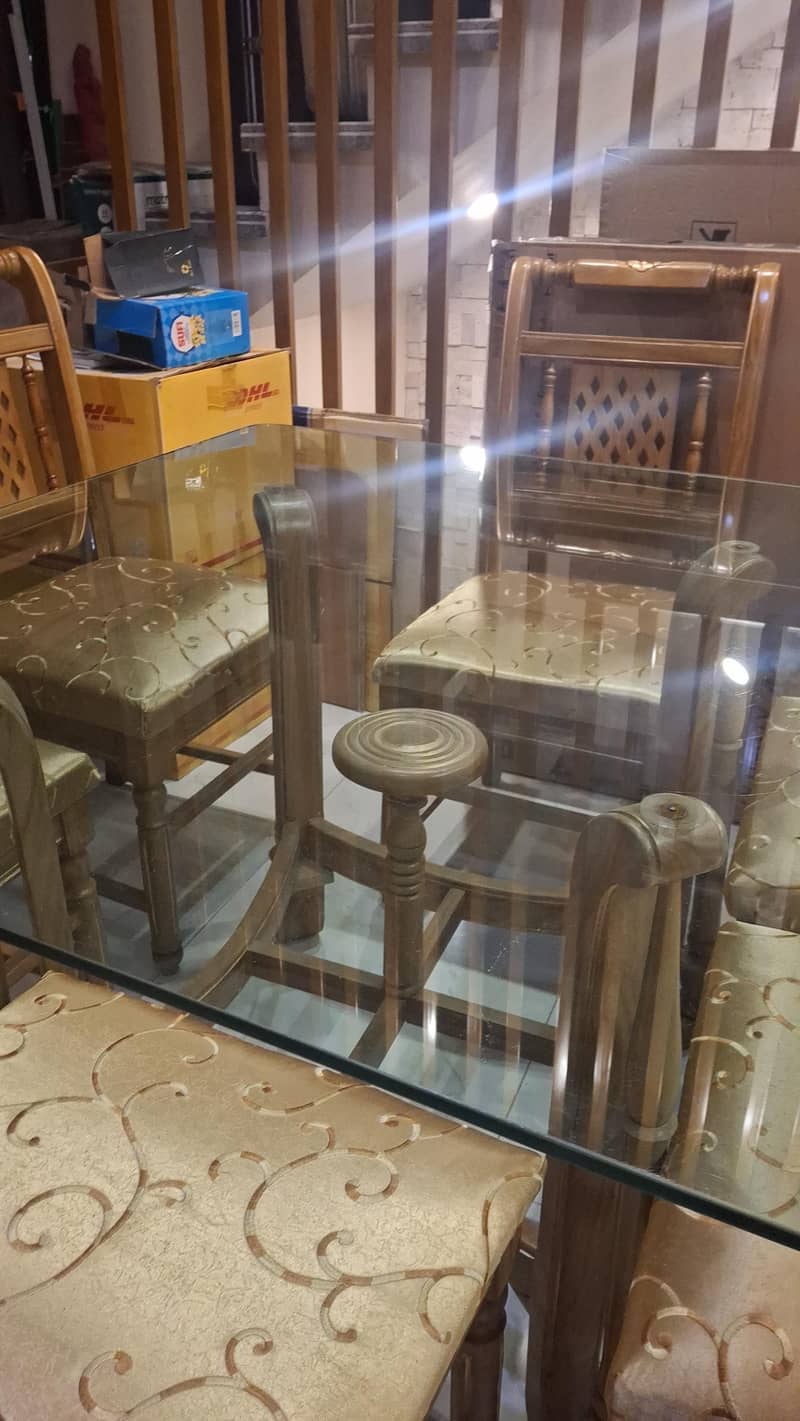 Dining Table & 6 Chairs 1