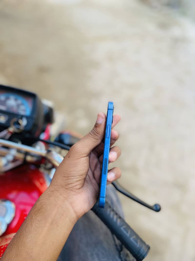 Apple iPhone 12 6