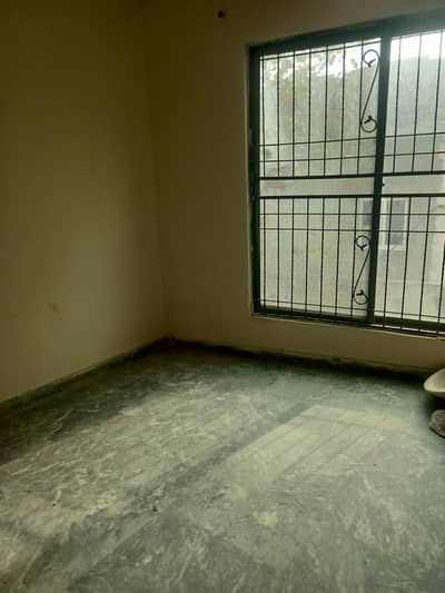 Modal TWON LINK ROAD NEAR A1 SOCIETY GATED 1 KANAL SINGLE STORE HOUSE 3 BAD FOR RENT