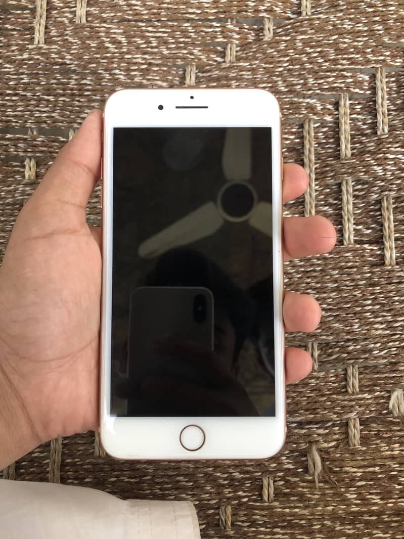 Apple iPhone 8 Plus 1