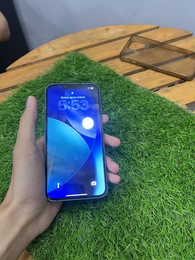 Apple iPhone 13