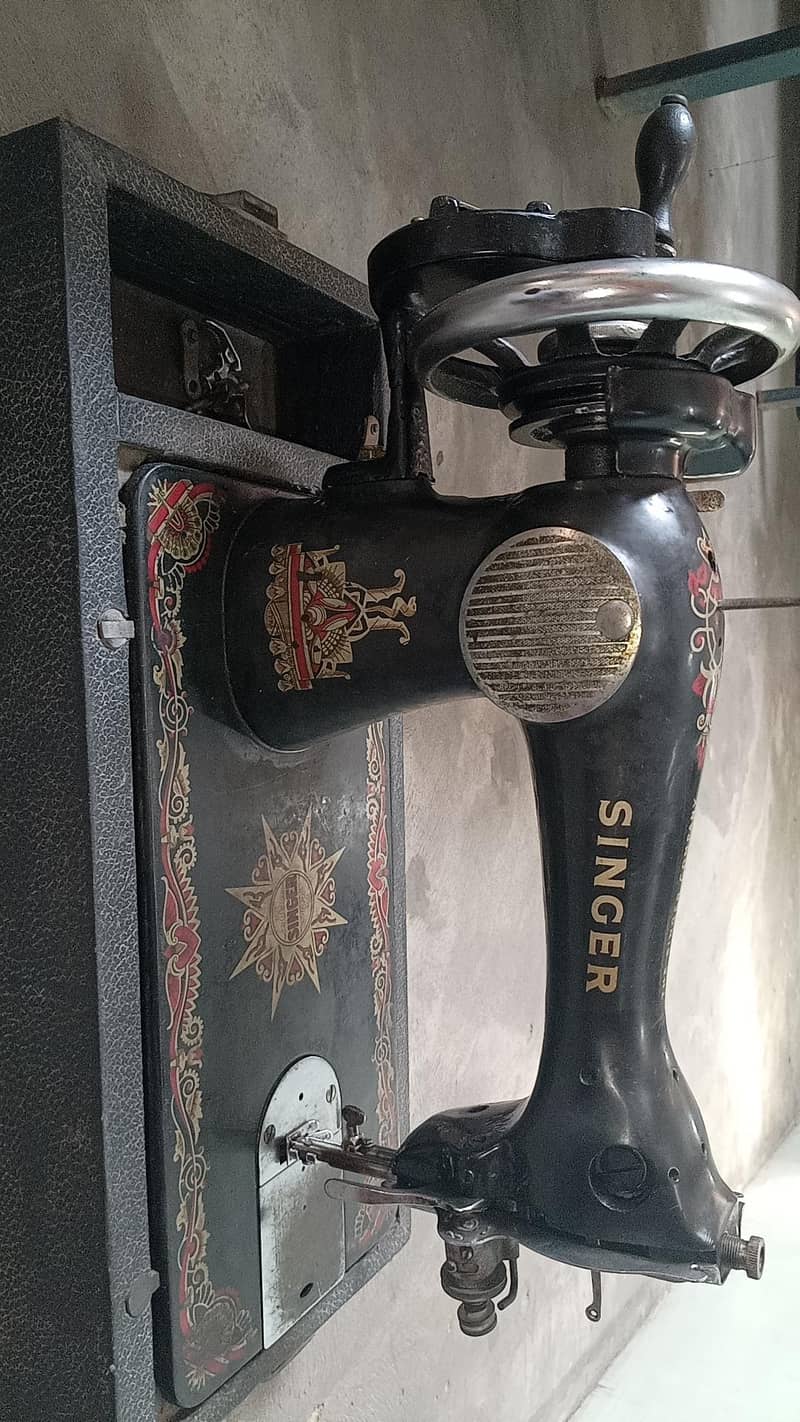 Original Singer Sewing Machine – Good Condition 0