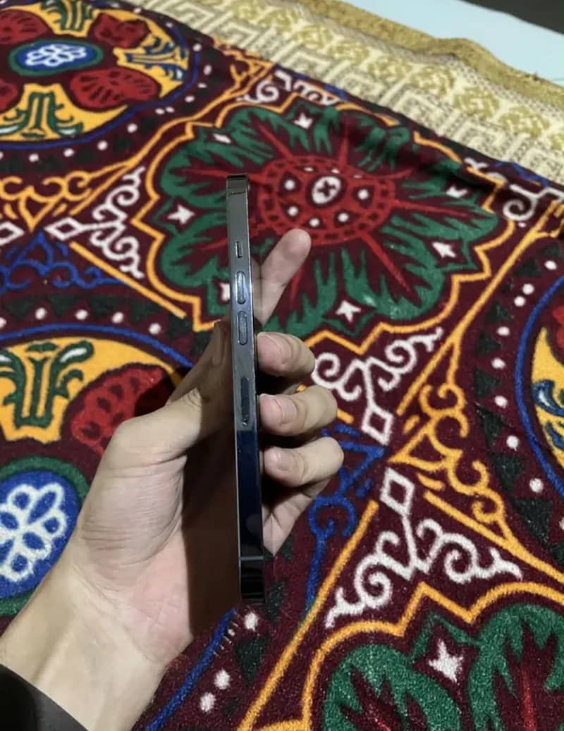 Apple iPhone 13 Pro 4