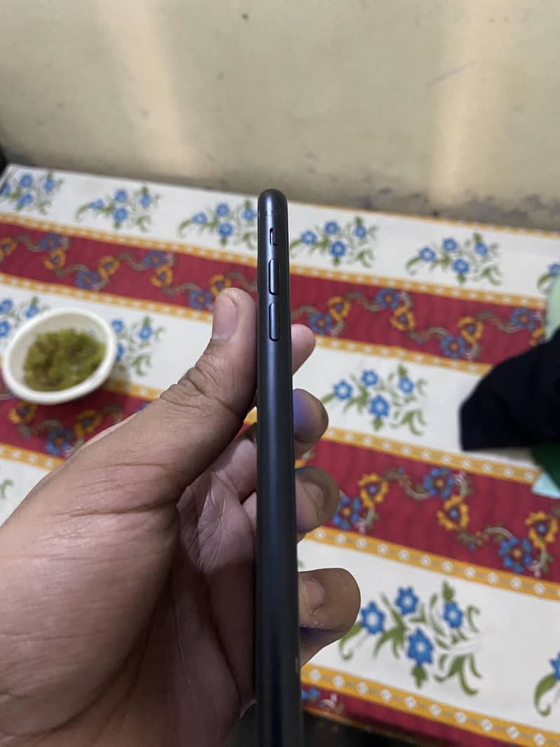 Apple iPhone XR 0