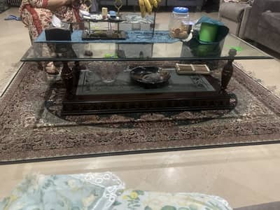 Center table with premium glass