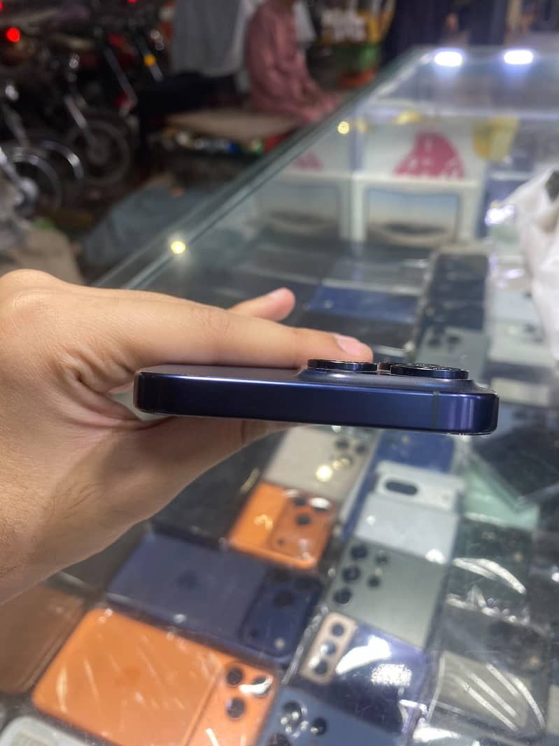 Apple iPhone 15 Pro Max 0