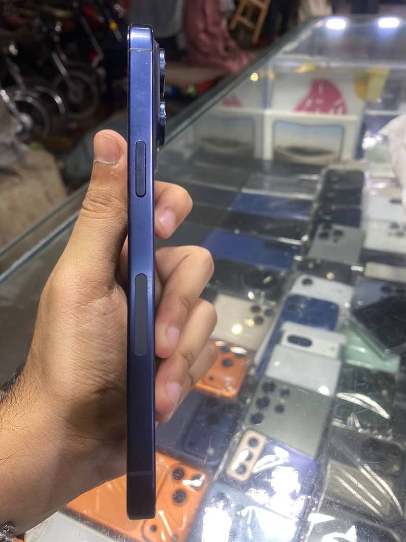 Apple iPhone 15 Pro Max 1