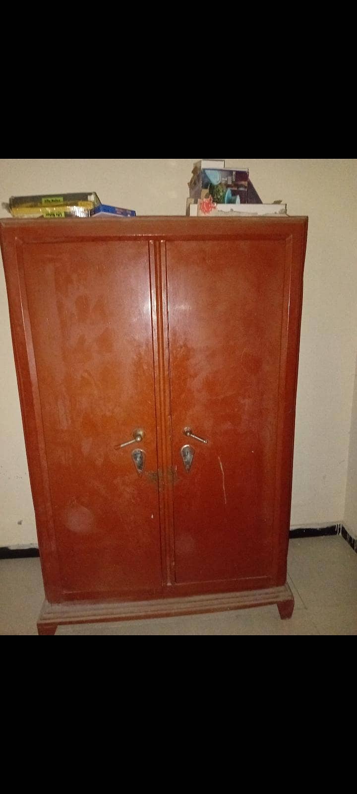 solid almari for sale 0