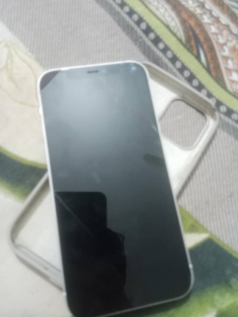 Apple iPhone 12 1