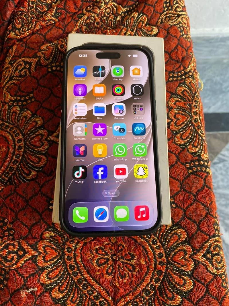 Apple iPhone 16 Pro 1