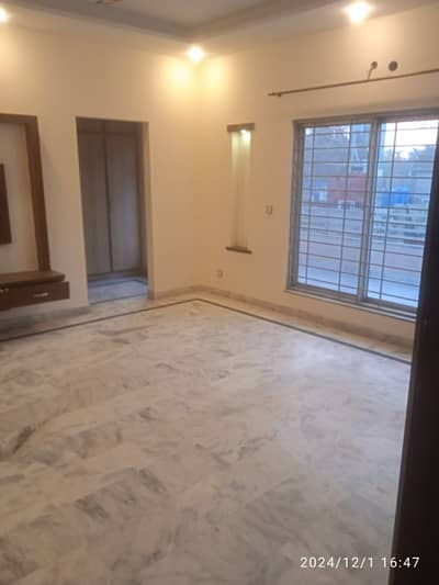 14 Marla well maintained house for sale in Lahore Cantt
