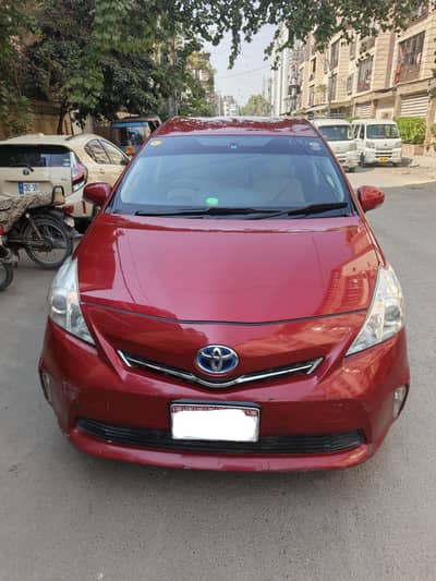 Toyota Prius Alpha 2011