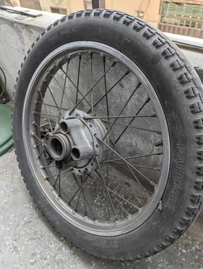 Honda CG 125 Rear Wheel Rim Aur Sahi Tube
