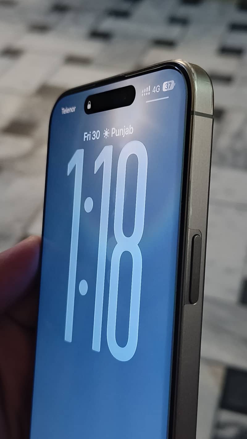 Apple iPhone 15 Pro Max 0