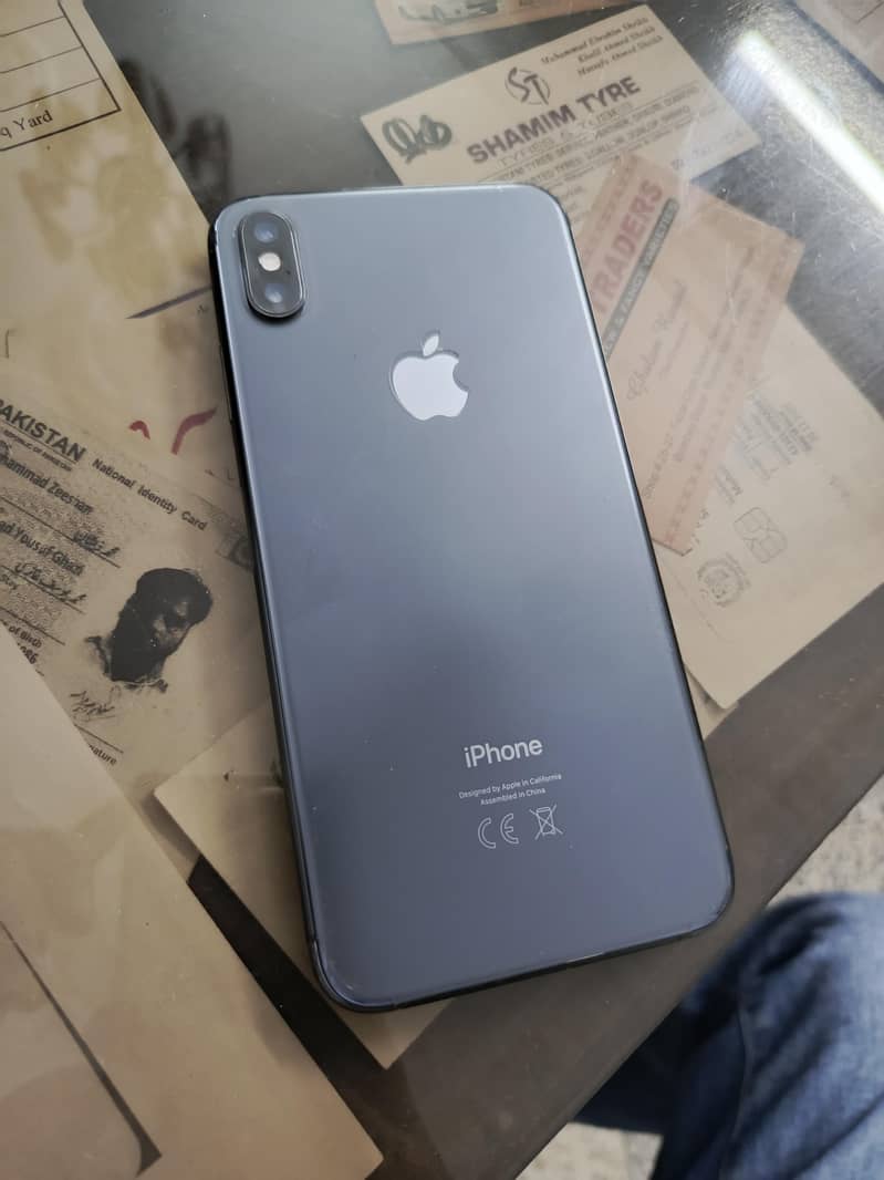 Apple iPhone XS Max 1
