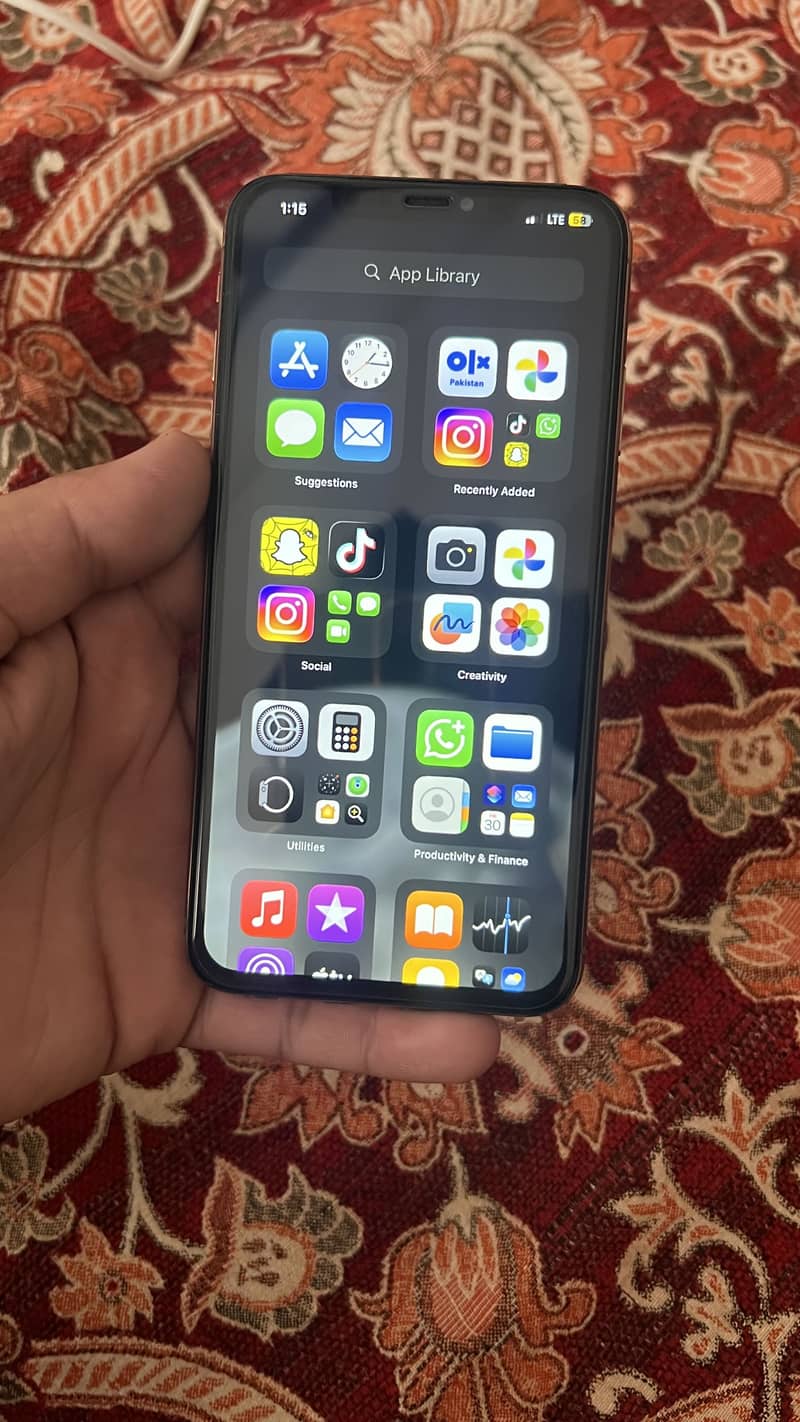 Apple iPhone XS Max 1