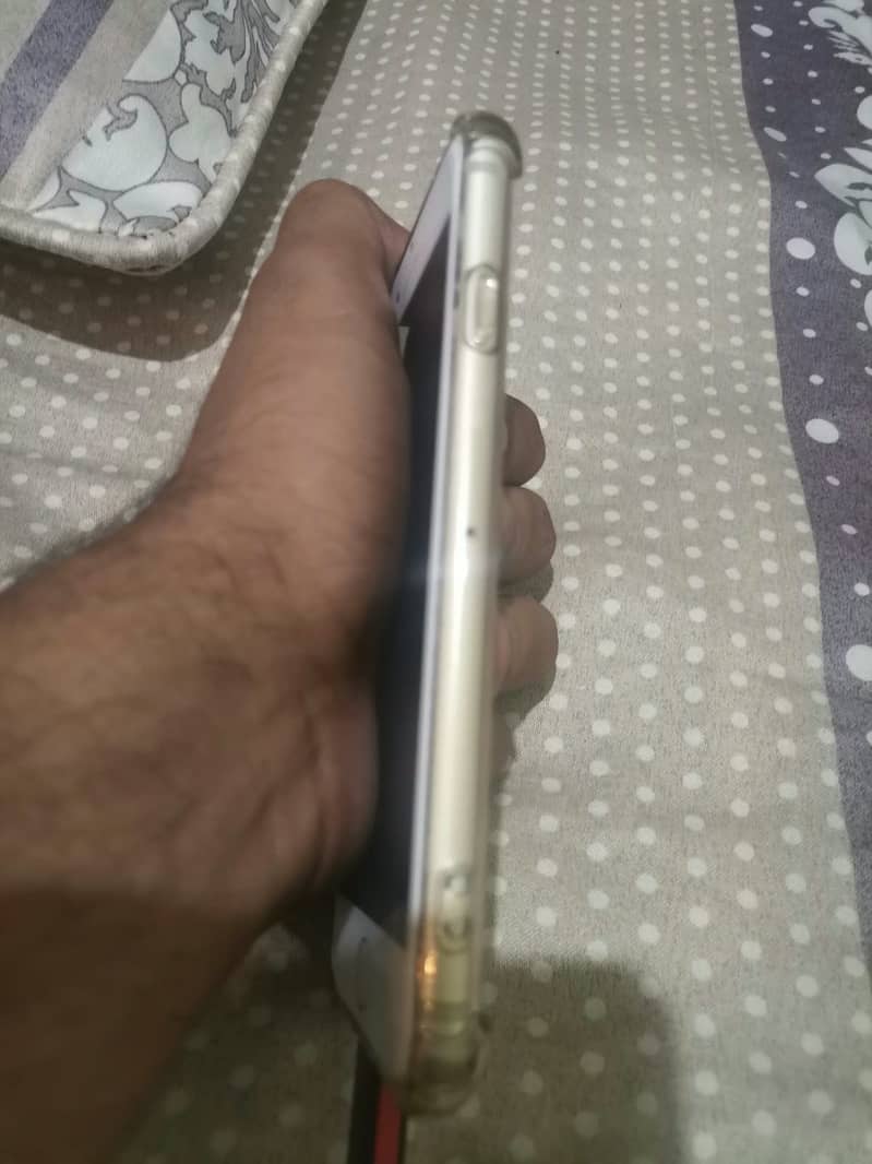 Apple iPhone 8 3