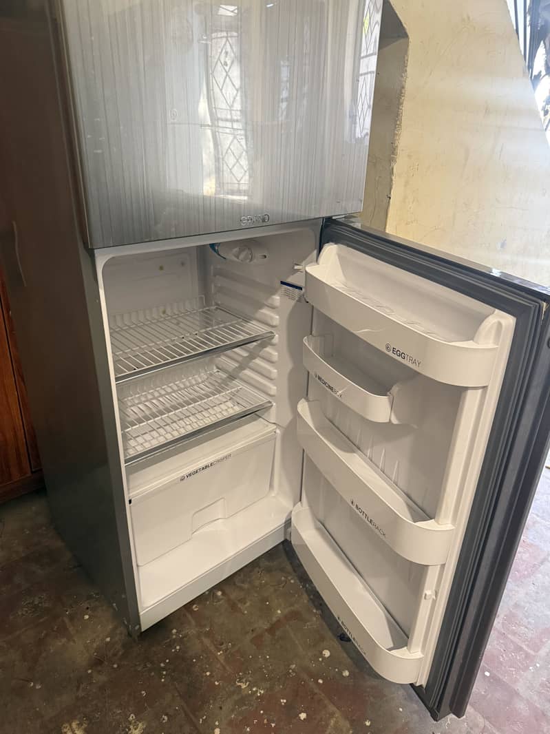 Orient medium size fridge, 10/10 7