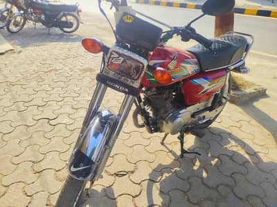 Honda 125 model 23 amAll Punjab number