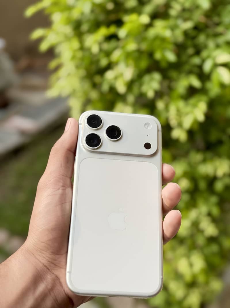 Apple iPhone 17 Pro Max 0