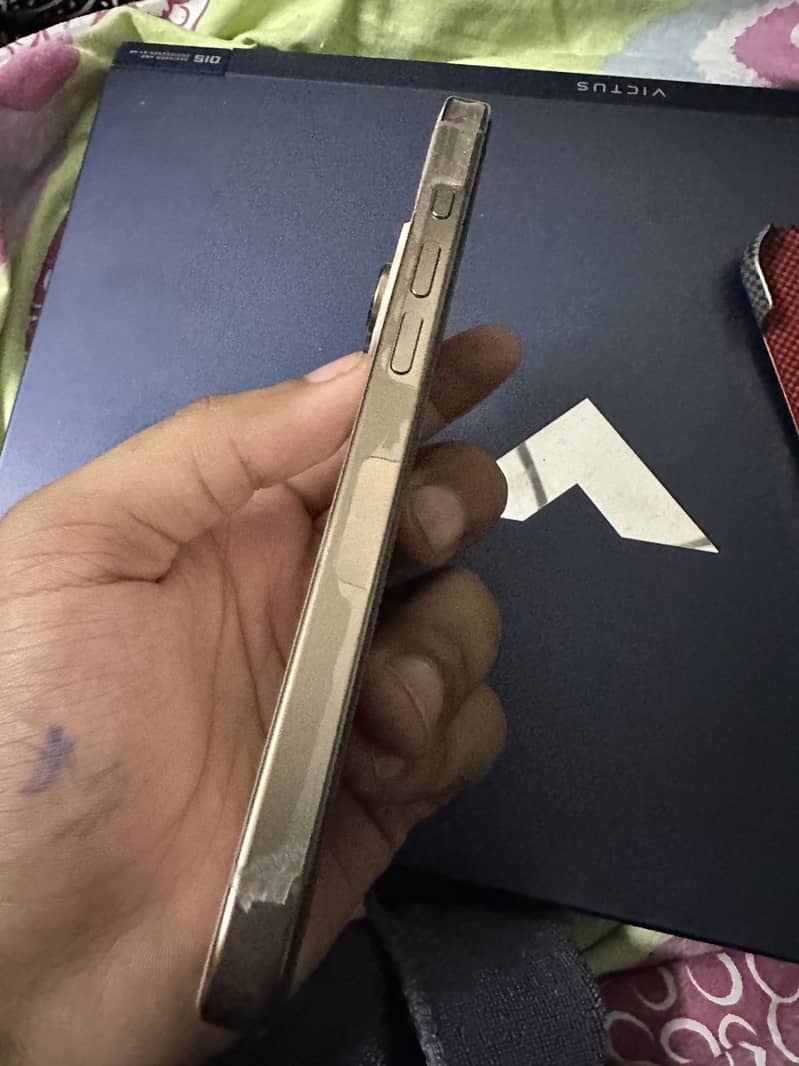 Apple iPhone 16 Pro 0