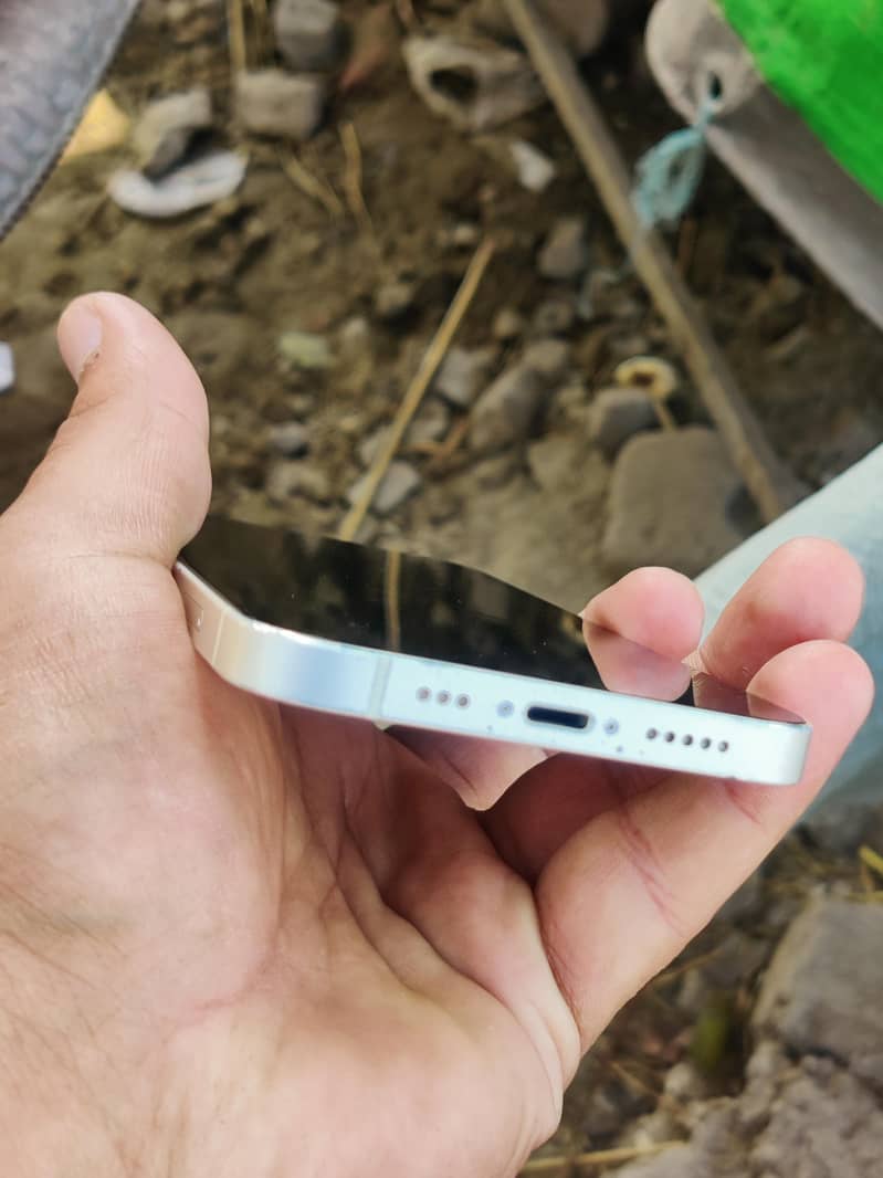 Apple iPhone 12 6
