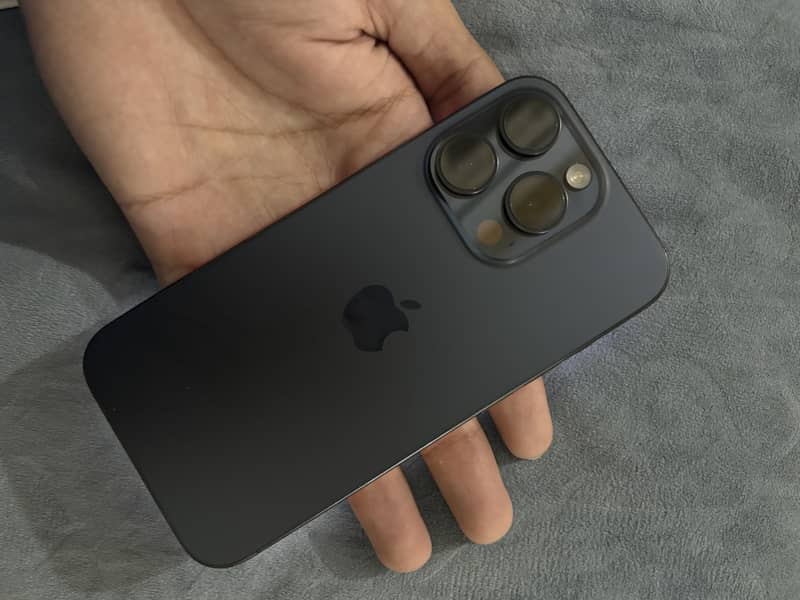 Apple iPhone 15 Pro 0