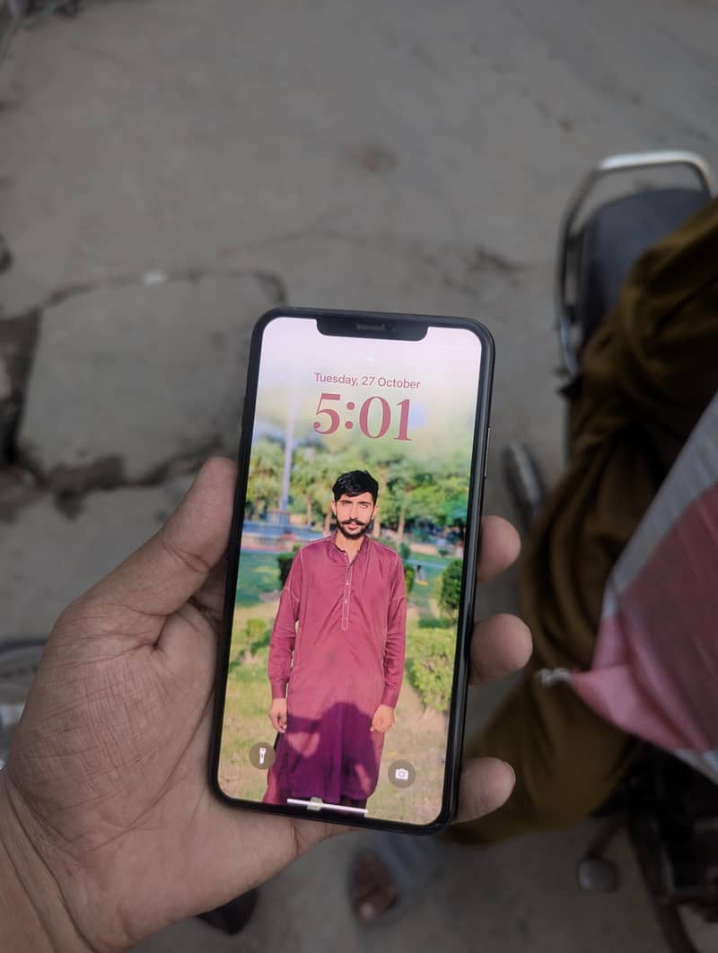 Apple iPhone XS Max 1