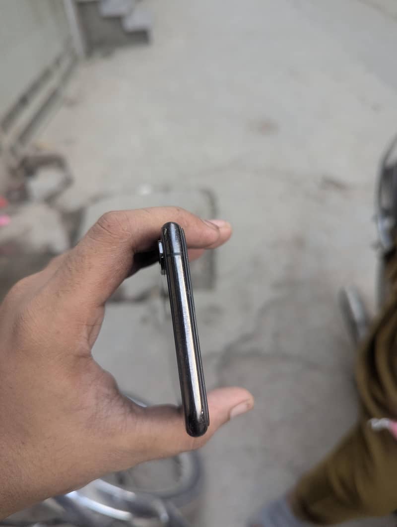 Apple iPhone XS Max 3
