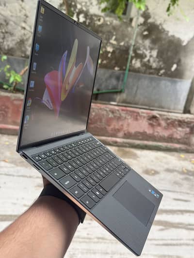 Dell XPS 7390 | i5-i7 10th | 8gb 256ssd | 4k 2. in. 1 tuch display slime
