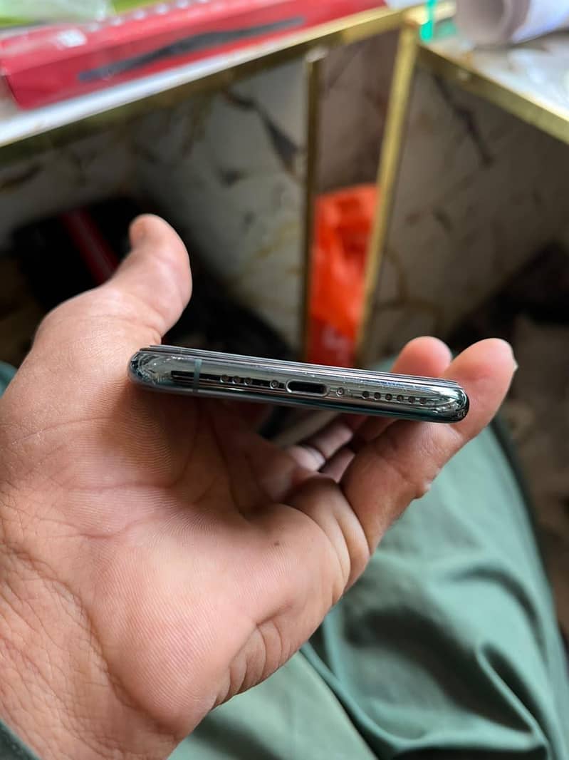 Apple iPhone 11 Pro 6