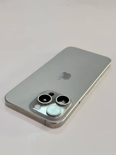 Apple iPhone 15 Pro Max natural titanium