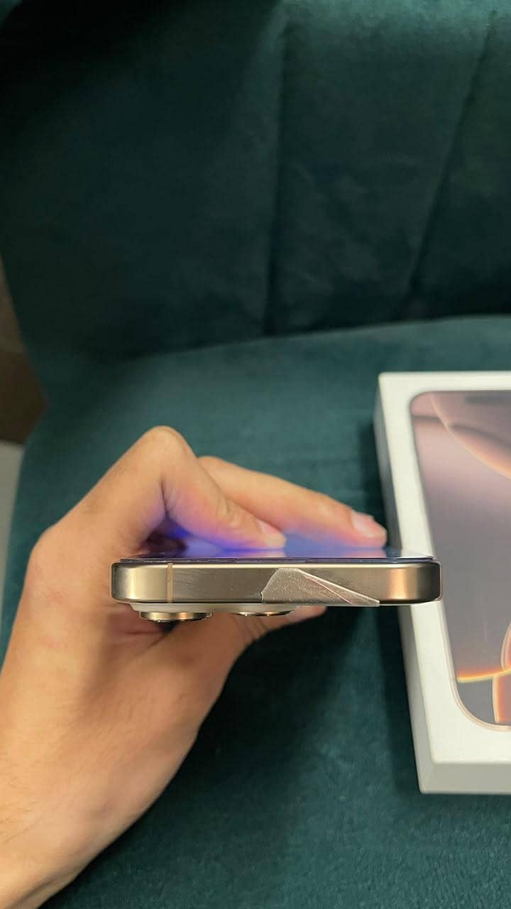 Apple iPhone 16 Pro 7