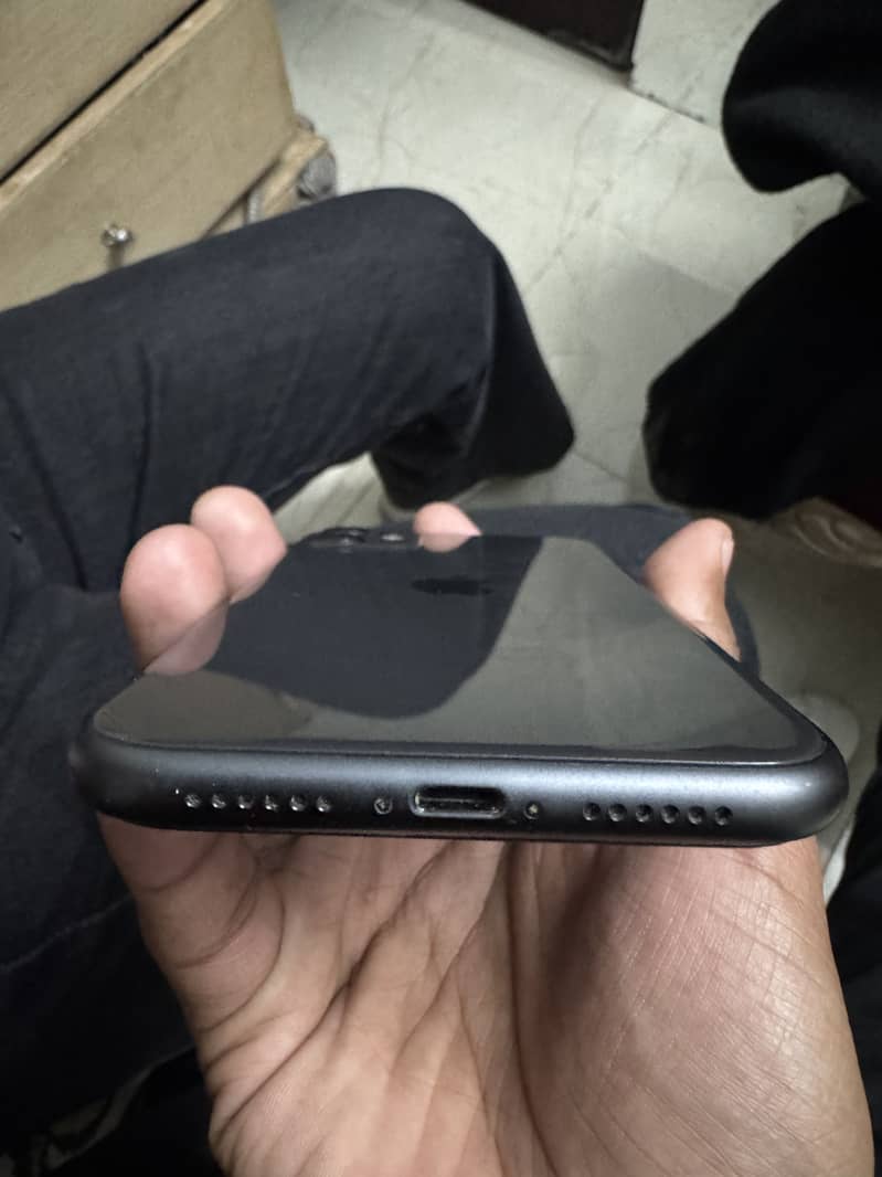 Apple iPhone 11 3