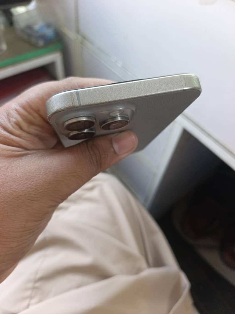 Apple iPhone 15 Pro Max 6