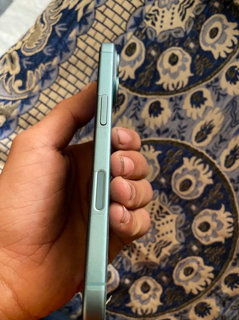 Apple iPhone 16 1