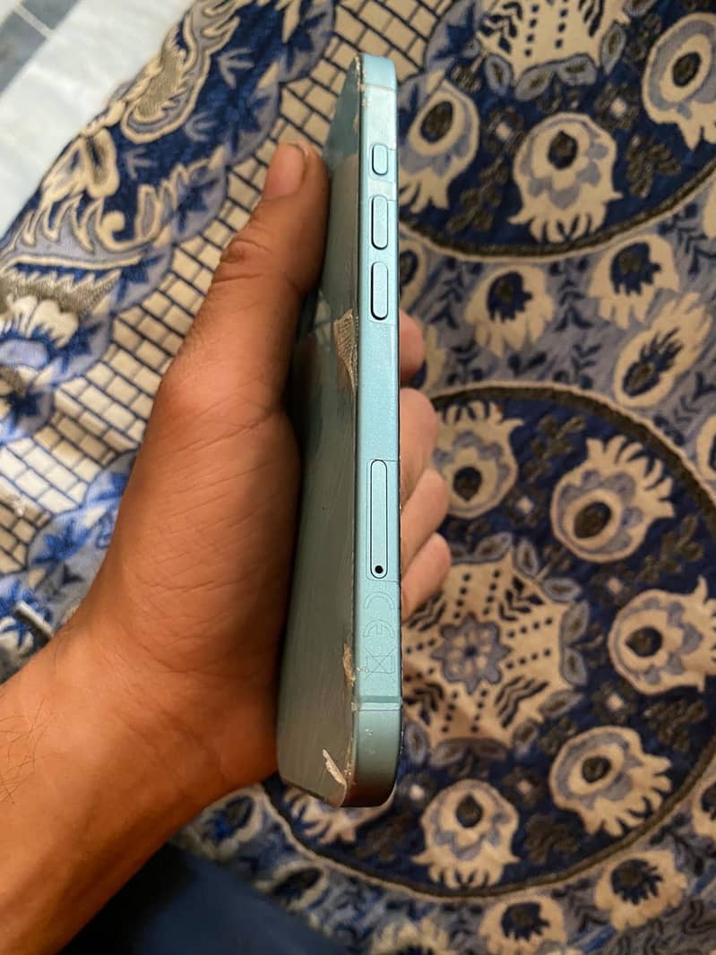 Apple iPhone 16 4