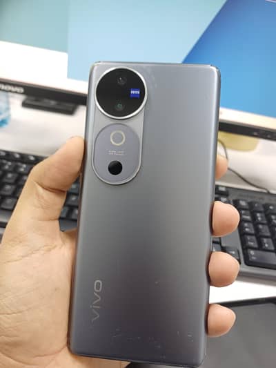 Vivo V40