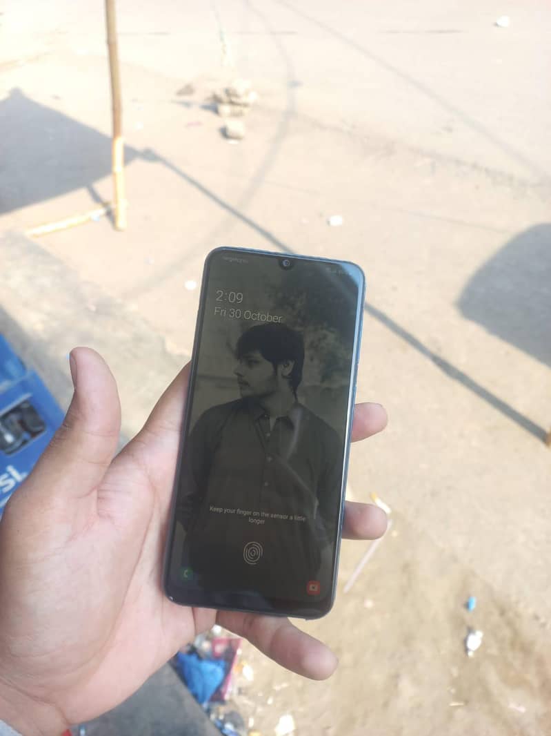 Samsung Mobile A50 1