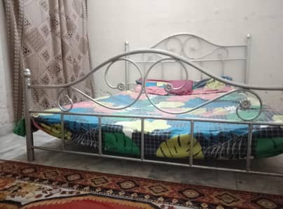 lohay Ka bed hai double size urgent sale