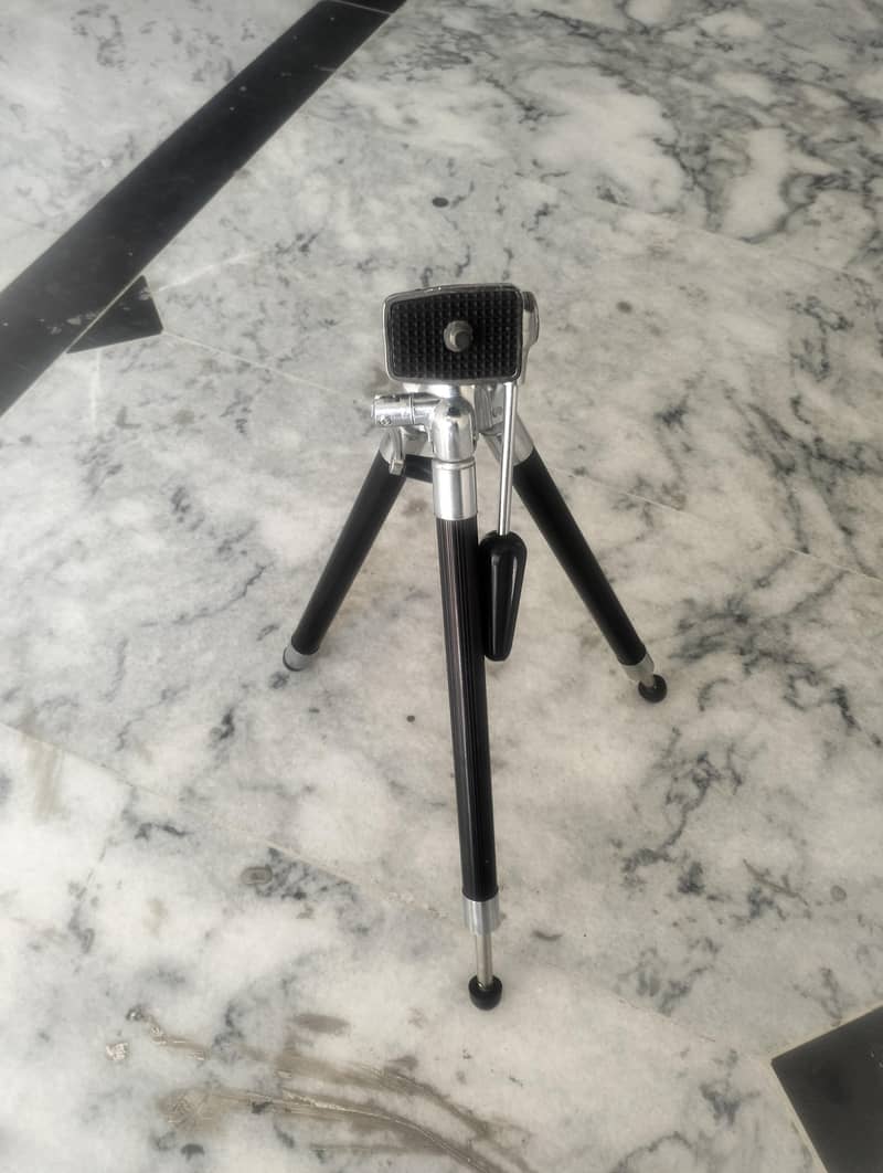 DSLR camera tripod 0