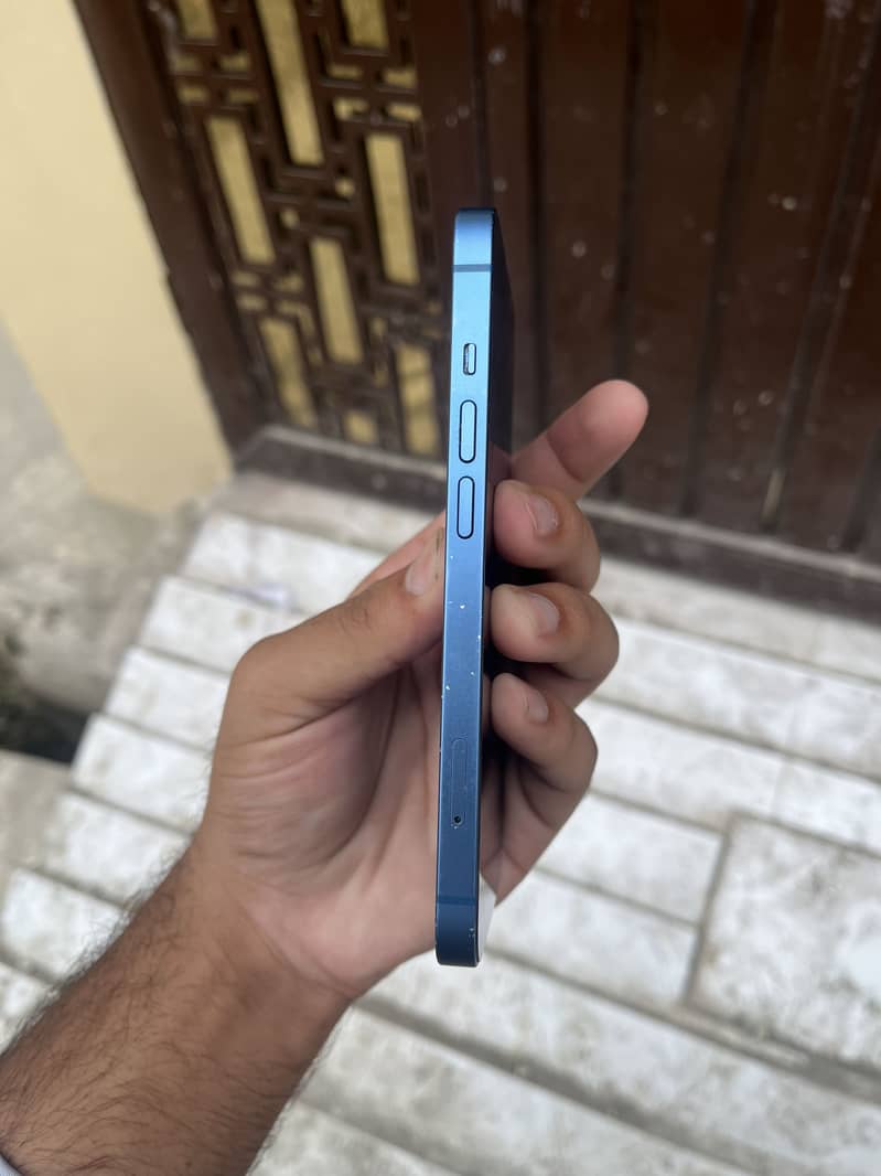 Apple iPhone 13 5