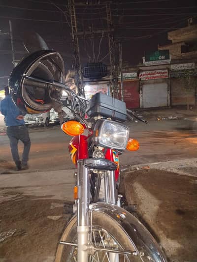argent sell Honda 125 Red color 2100 chal ha num b lgna ha abhi