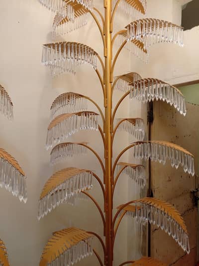 even decor k tamam saman crystal or plastic ma order pr tyar kiya jata