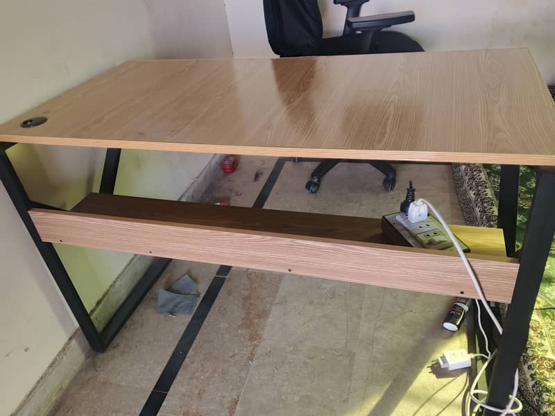 Computer Table, Office table, Reassemble computer table. 0