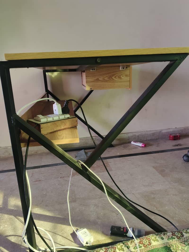Computer Table, Office table, Reassemble computer table. 1