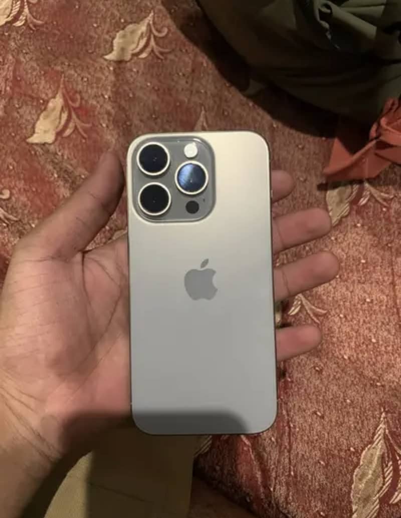 Apple iPhone 15 Pro 0